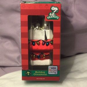 Peanuts Christmas ornament Snoopy on his doghouse